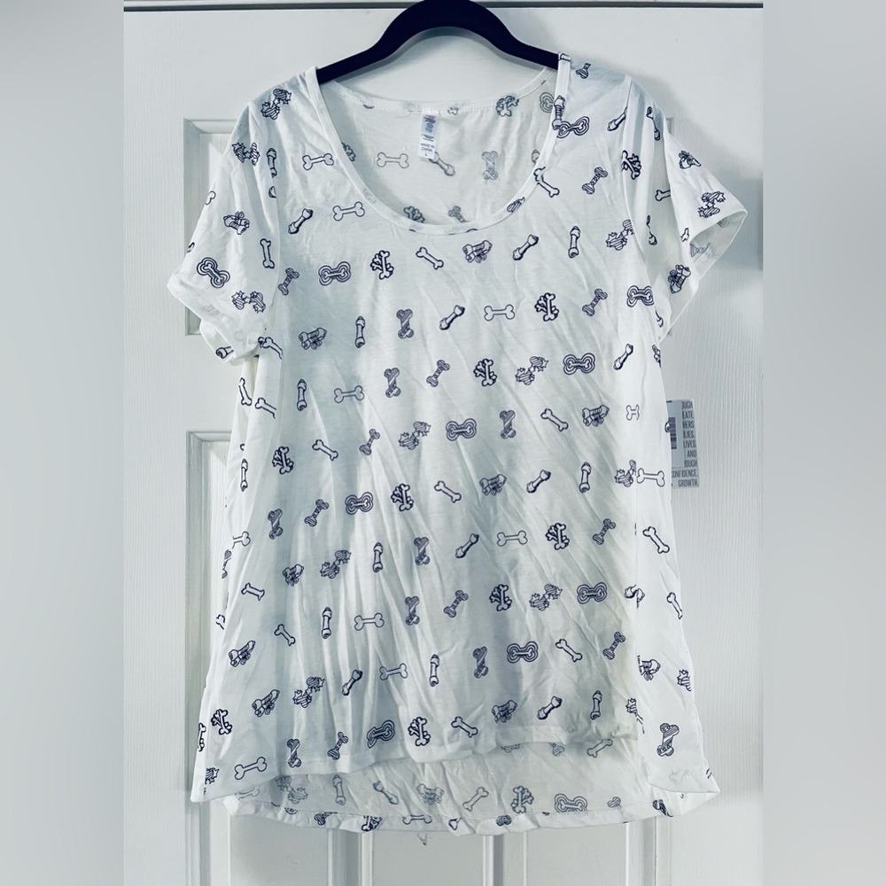 LuLaRoe women’s L Classic Tee!